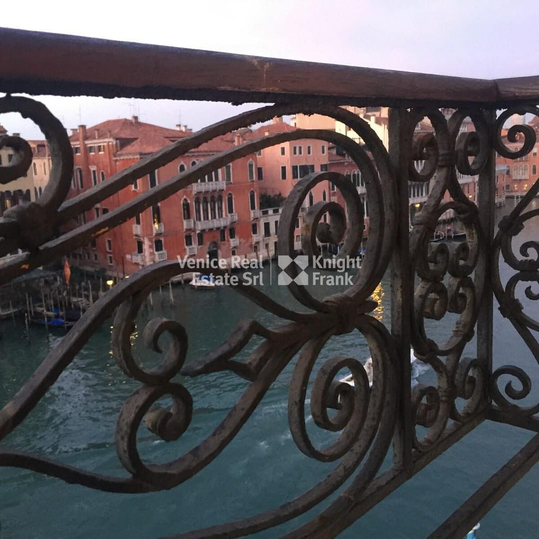 Grand Canal Luxury Apartment