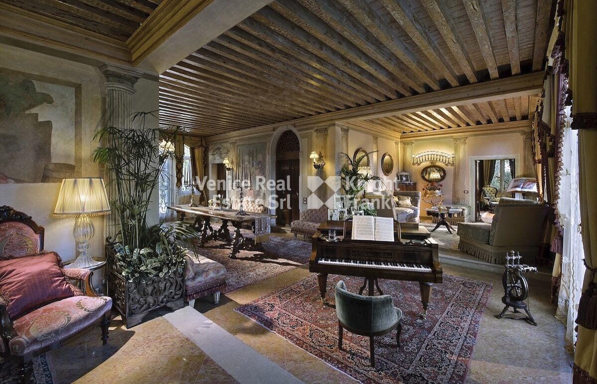 Historic Villa with Swimming Pool
