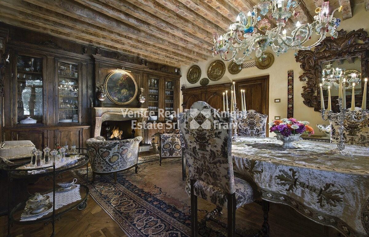 Historic Villa with Swimming Pool