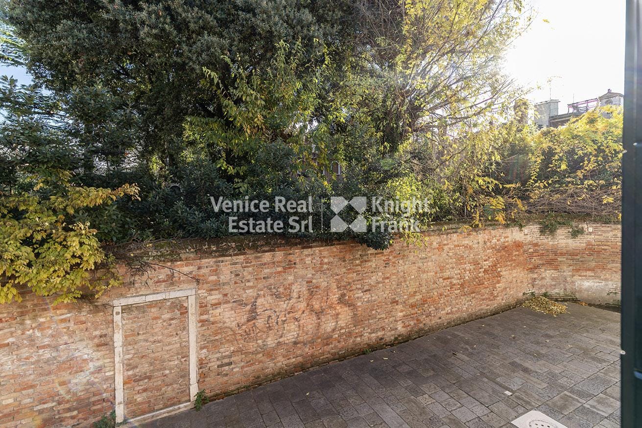 Dorsoduro- two-storey flat, Venice