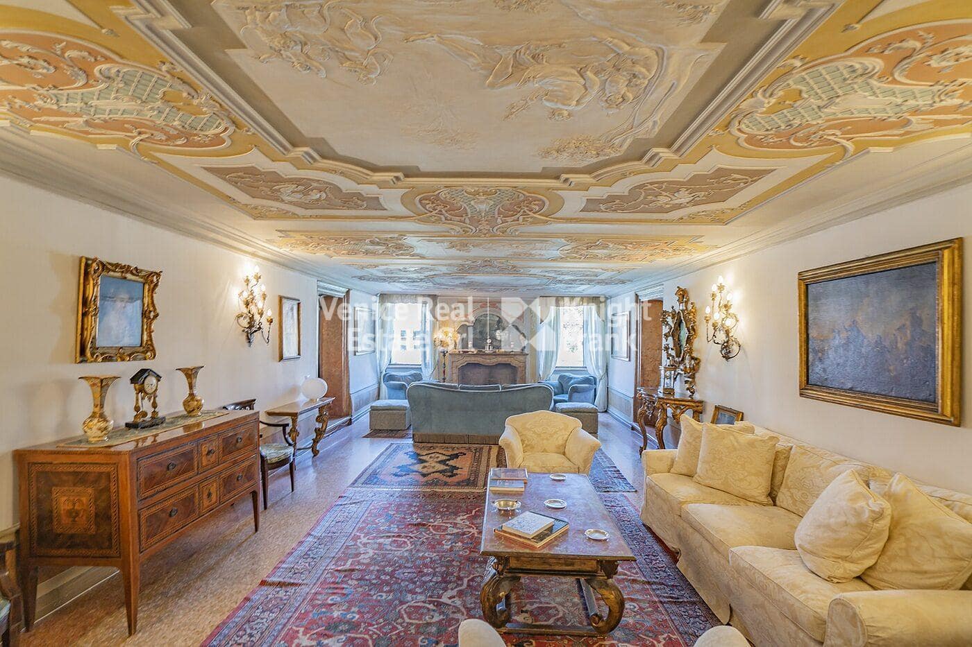 Unique Historical Apartment on the Grand Canal