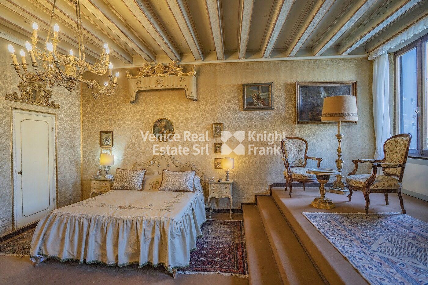 Unique Historical Apartment on the Grand Canal