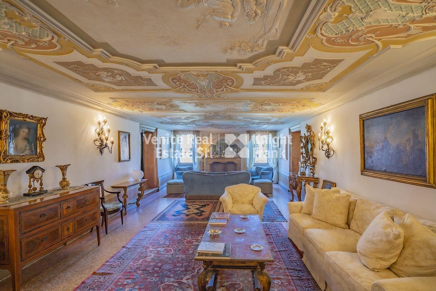 Unique Historical Apartment on the Grand Canal