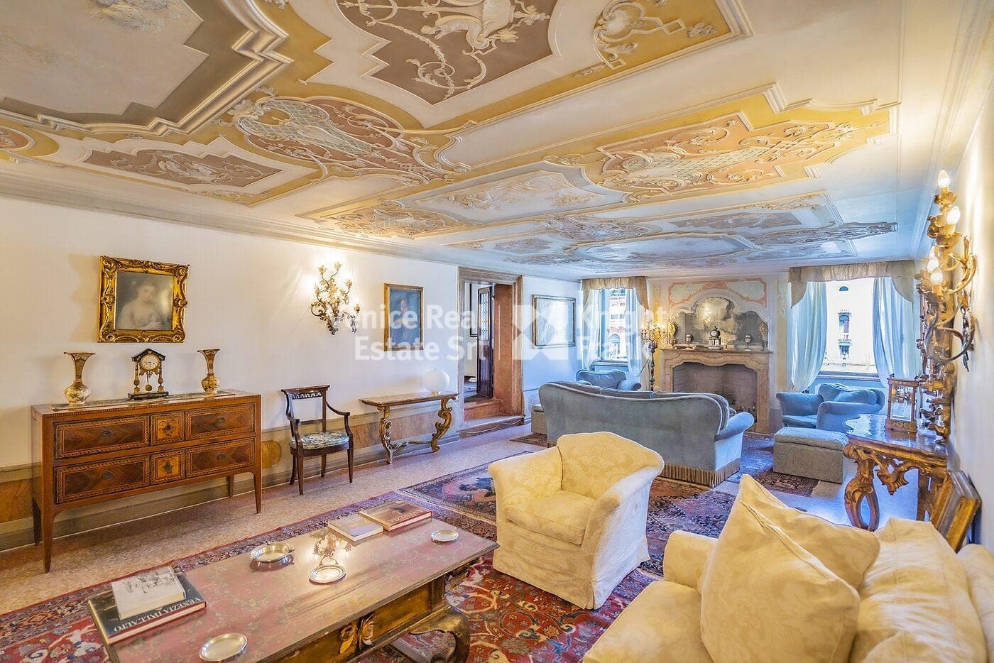 Unique Historical Apartment on the Grand Canal