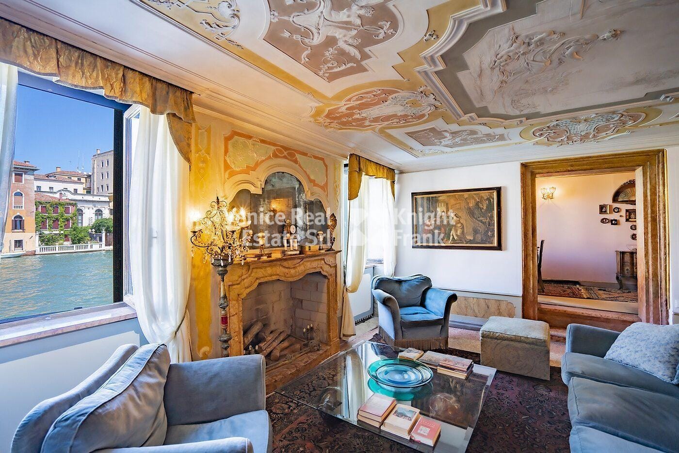 Unique Historical Apartment on the Grand Canal