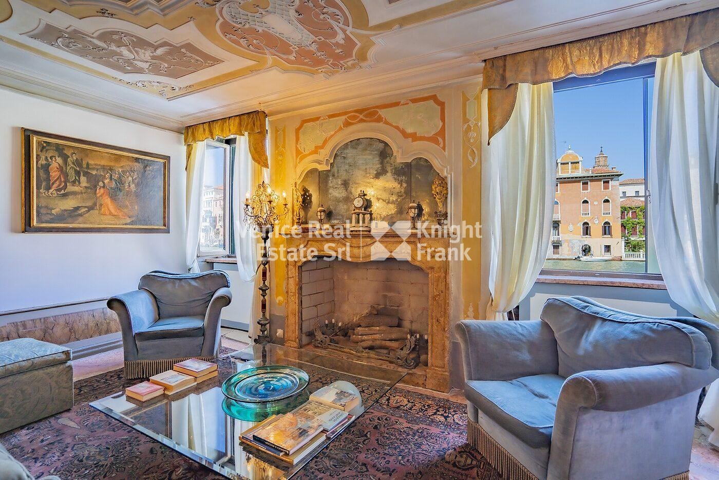 Unique Historical Apartment on the Grand Canal