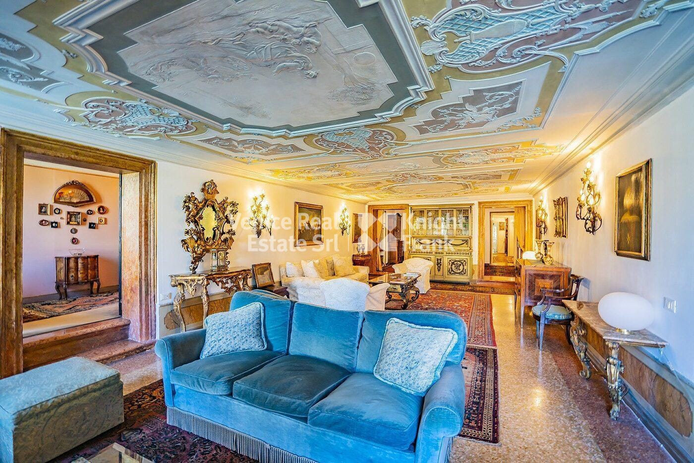 Unique Historical Apartment on the Grand Canal