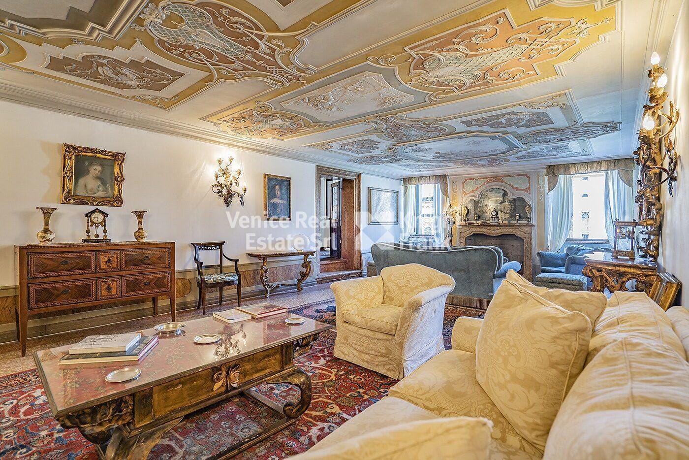 Unique Historical Apartment on the Grand Canal
