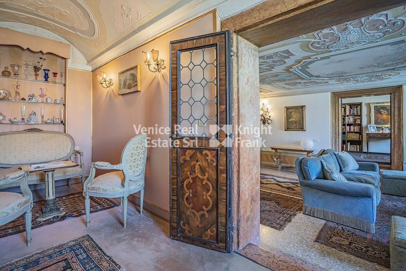 Unique Historical Apartment on the Grand Canal