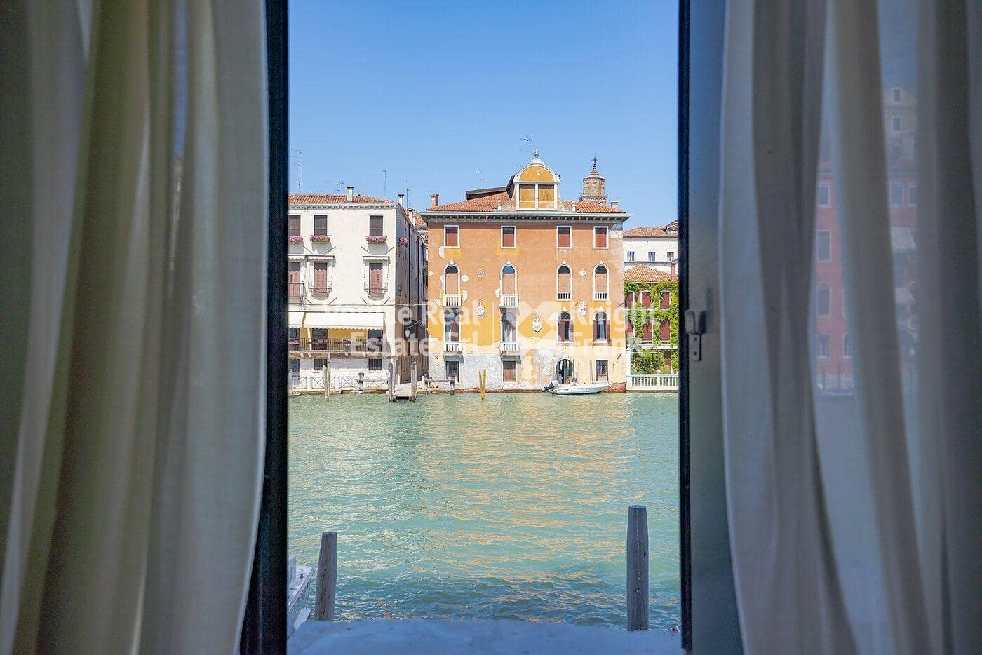 Unique Historical Apartment on the Grand Canal