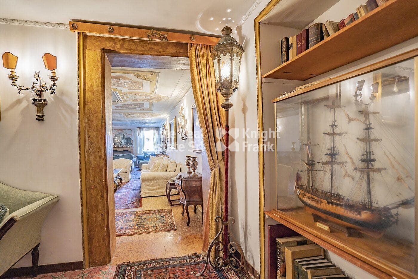 Unique Historical Apartment on the Grand Canal