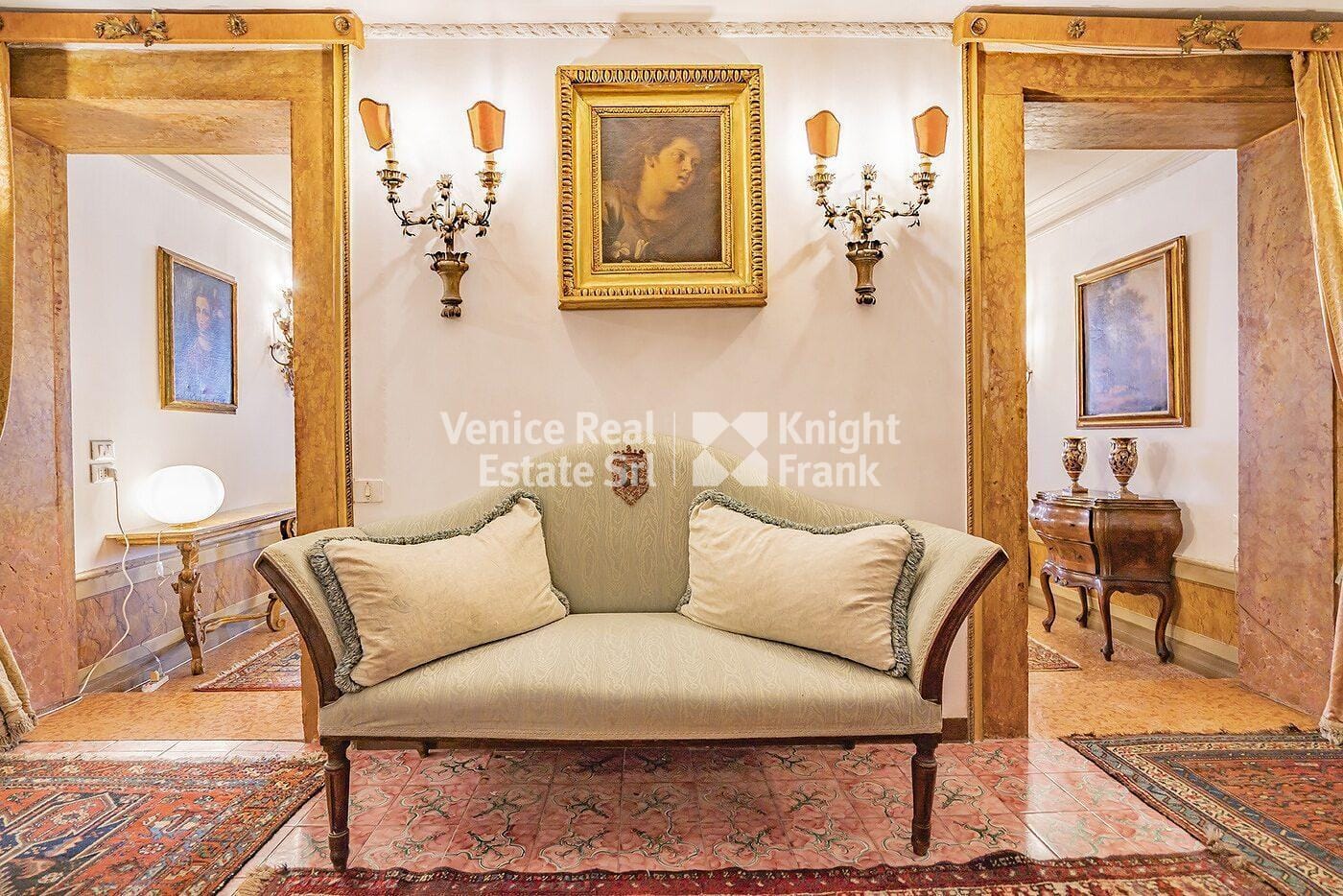 Unique Historical Apartment on the Grand Canal