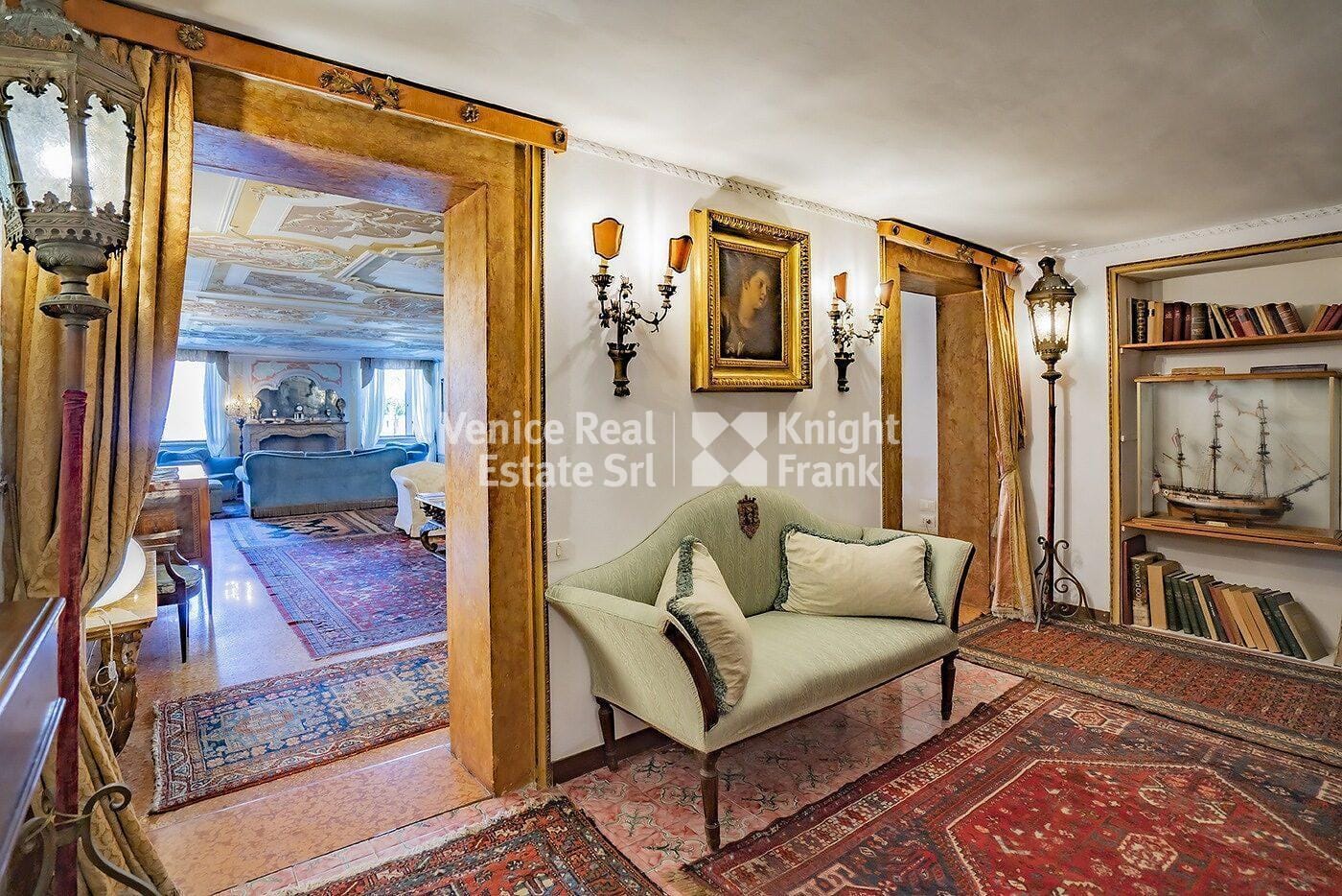 Unique Historical Apartment on the Grand Canal
