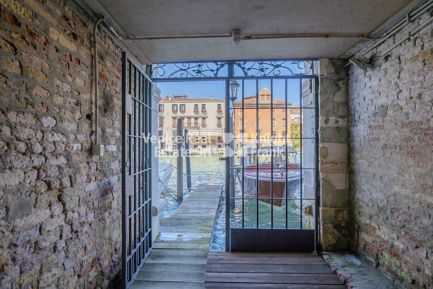 Unique Historical Apartment on the Grand Canal
