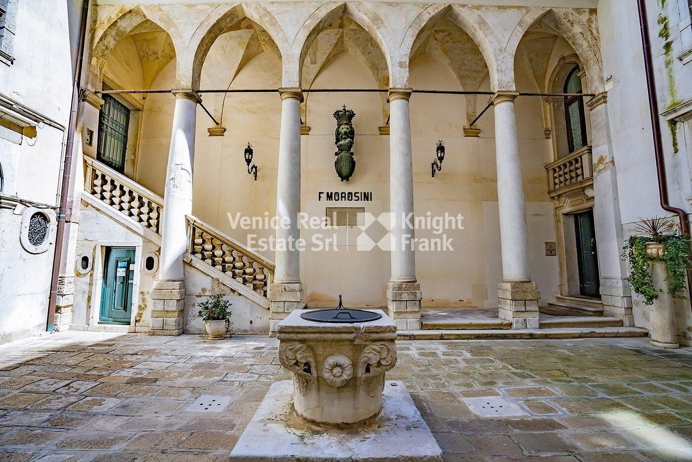 Unique Historical Apartment on the Grand Canal