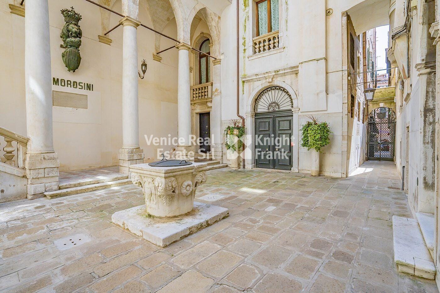 Unique Historical Apartment on the Grand Canal