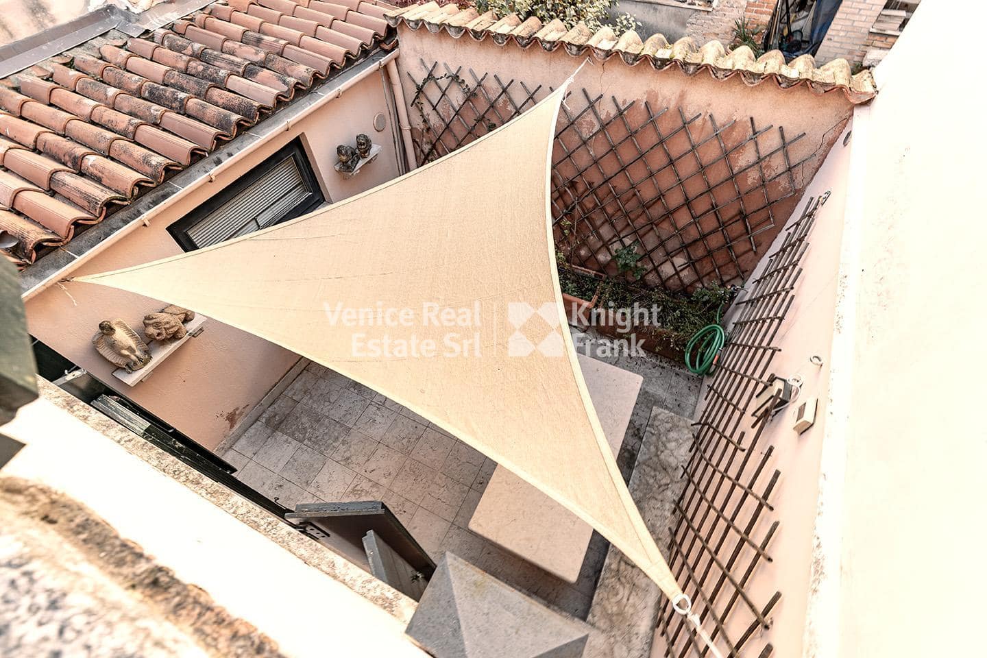 Dorsoduro- two-storey flat, Venice