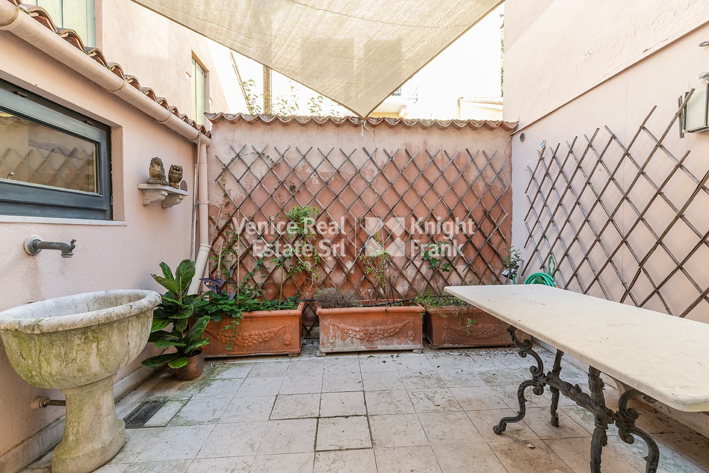 Dorsoduro- two-storey flat, Venice