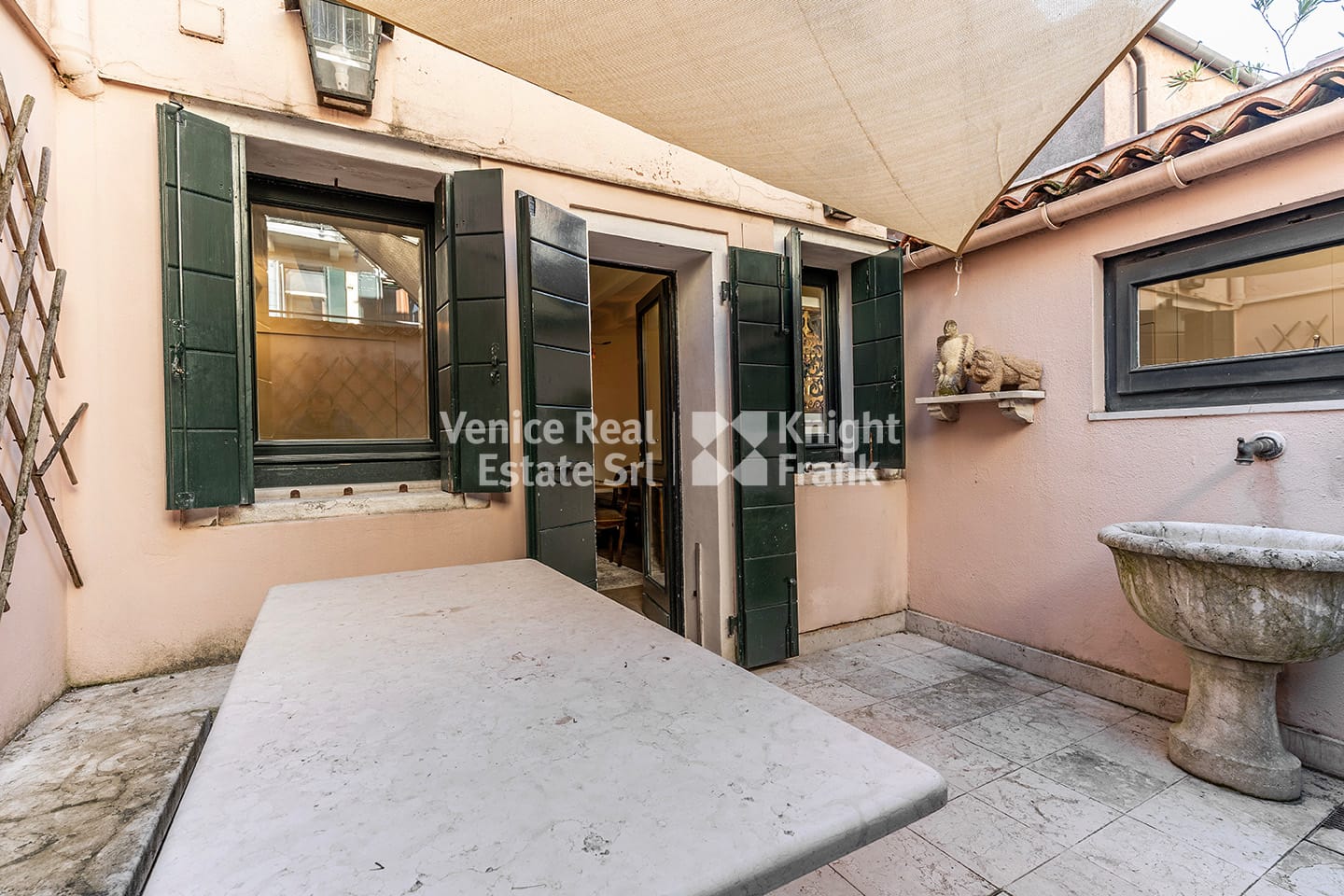 Dorsoduro- two-storey flat, Venice