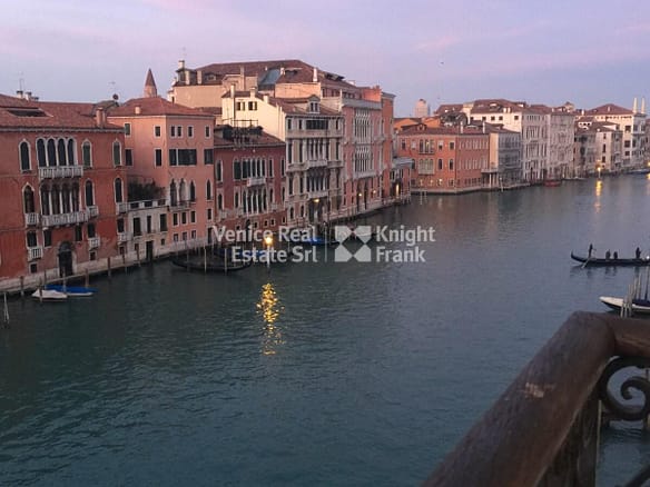 Grand Canal Luxury Apartment