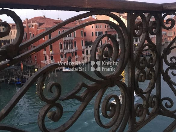 Grand Canal Luxury Apartment