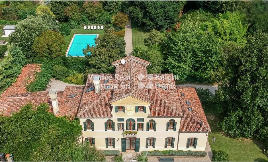 Historic Villa with Swimming Pool